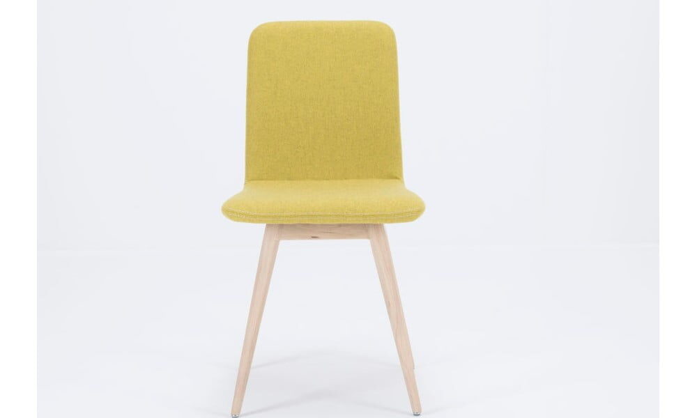 Žltá stolička z dubového dreva Gazzda Ena