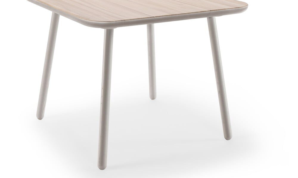 Jedálenský stôl z jaseňového dreva so sivými nohami EMKO Naive