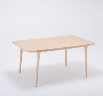 Jedálenský stôl z masívneho dubového dreva Gazzda Fawn, 160 × 90 cm