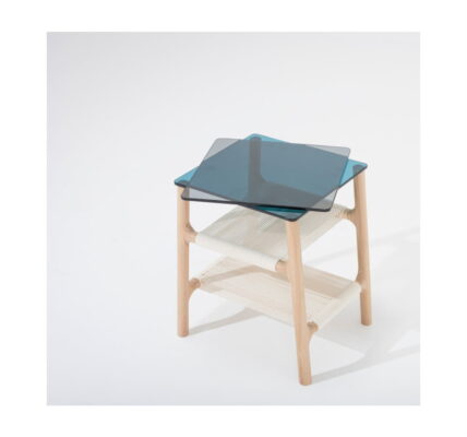 Odkladací stolík s konštrukciou z dubového masívu a modrou doskou Gazzda Fawn