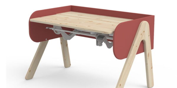 Červeno-hnedý písací stôl z borovicového dreva s nastaviteľnou výškou Flexa Woody