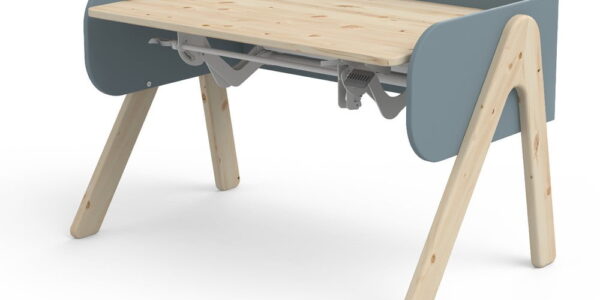 Modro-hnedý písací stôl z borovicového dreva s nastaviteľnou výškou Flexa Woody