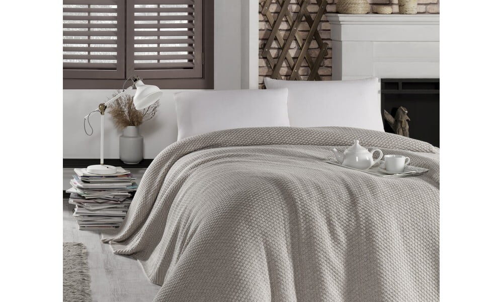 Sivobéžová prikrývka cez posteľ Silvi, 220 x 240 cm