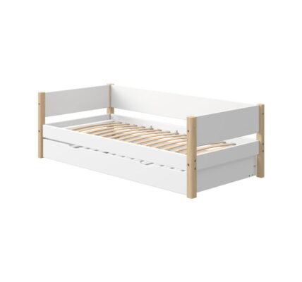 Biela detská posteľ s prídavným výsuvným lôžkom a nohami z brezového dreva Flexa White
