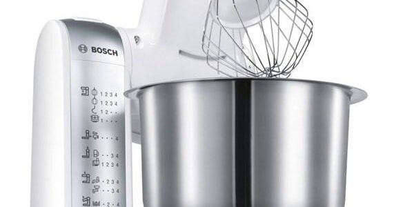 Kuchynský robot Bosch MUM4880 sivý/biely… Kuchyňský robot Bosch MUM 4880 se silným motorem zvládne výborně a rychle nastrouhat brambory na domácí tě