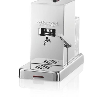Espresso Lucaffé La Piccola Smart… Pracující na principu podů (35mm), kávovar je vyrobený z nerezu, nádoba na vodu o objemu 1l je vyrobená ze skla.