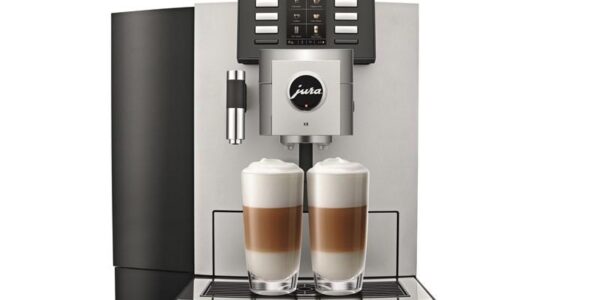 Espresso Jura X8… Profesionální kávovar, 21 druhů nápojů, programovatelná teplota horké vody, vše od RISTRETTA až po LATTE MACCHIATO stiskem jednoho