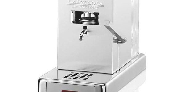 Espresso La Piccola Piccola Silver strieborn… Príkon 500W, tlak 15 bar, pre ESE pody 44mm, nádoba 1L, nerezová oceľ, bezpečnostný termostat.