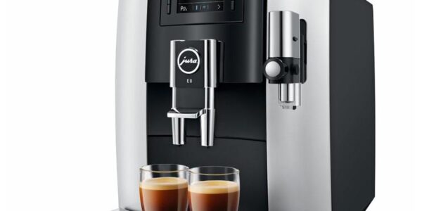 Espresso Jura E8 Platin čierne/strieborn… Snadné ovládání s širším výběrem specialit, funkce One-Touch Cappuccino s jedním dotykem, pulzní extrakce