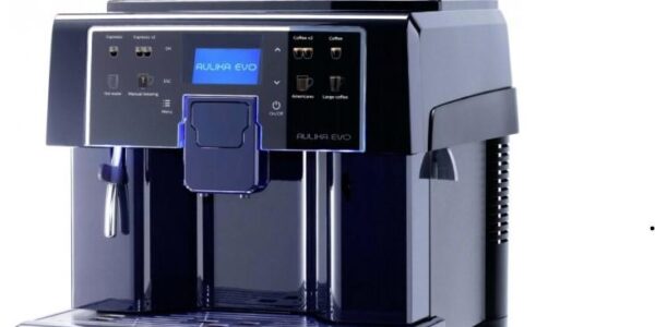 Espresso Saeco Aulika Black… Tlak čerpadla 15 barů, nastavitelné množství kávy, snadná údržba, automatické čištění.