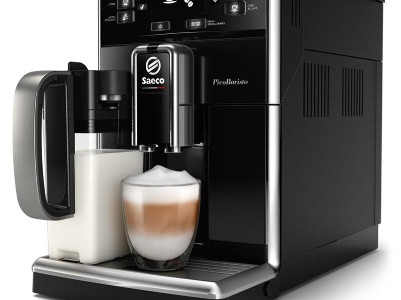 Espresso Saeco PicoBaristo SM5470/10 čierne… Vestavěná karafa na mléko, nastavitelné funkce: 5 stupňů intenzity kávy, teplota a velikost šálku, doko