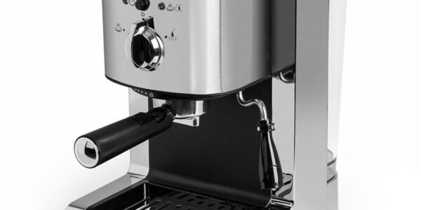 Espresso Klarstein Passionata 15 strieborn… Tlak 15 barů, parní tryska na napěnění mléka i přípravu horkých nápojů, je učen pro použití s klasickou