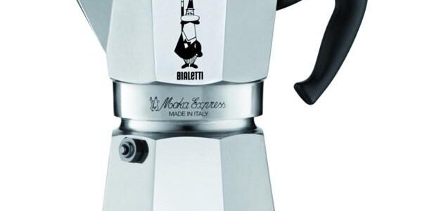 Moka kanvice Bialetti Express 3… Vychutnejte si výbornou kávu, vyrobenou v klasickém překapávacím kávovaru ve stylu Art Deco. Velikost pro 3 šálky.