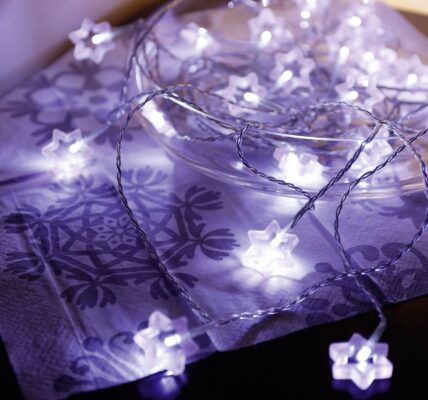 Vnútorná vianočná reťaz Polarlite, motív hviezdičky, 20 LED, studená biela