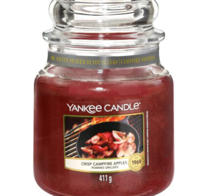 Yankee Candle vonná sviečka Crisp Campfire Apples Classic stredná