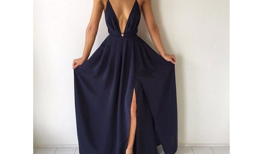 Dámske večerné šaty s hlbokým výstrihom – 3 farby Farba: modrá, Veľkosť: S