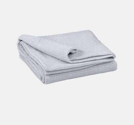 Luxusná prikrývka na posteľ Siesta sivá