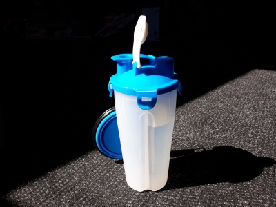 Cestovná fľaša na vodu a krmivo – modrá